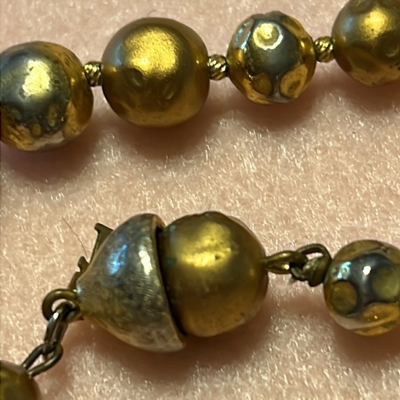 Trifari graduated matte and shiny gold tone free form beads with hook clasp 17 “ - Picture 2 of 5